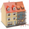 1/87 FALLER MAISON PETITE VILLE AVEC ECHAFAUDAGE 1