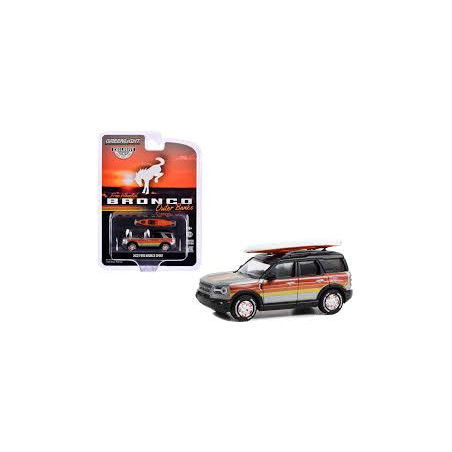 FORD BRONCO SPORT OUTER BANKS 2022 AVEC KAYAK SUR LE TOIT 1/64 GREENLIGHT