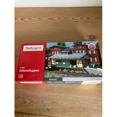 1/87 AUHAGEN HANGAR A MARCHANDISES 1